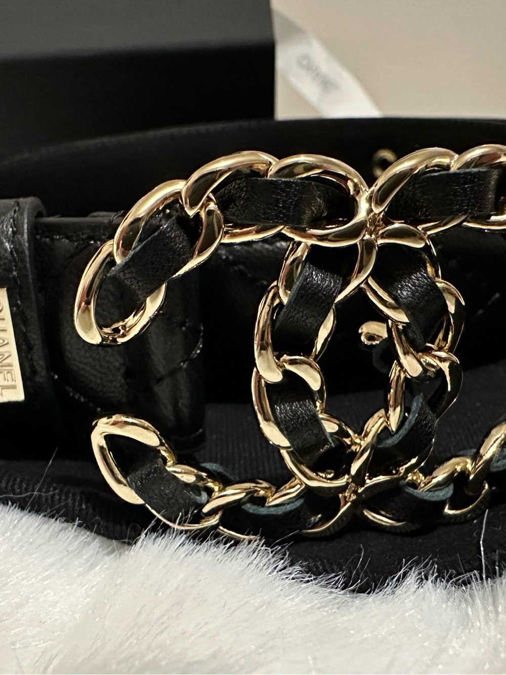 CHANEL Black Quilted Leather Belt with Gold Chain-Textured CC Buckle - Picture 4 of 5
